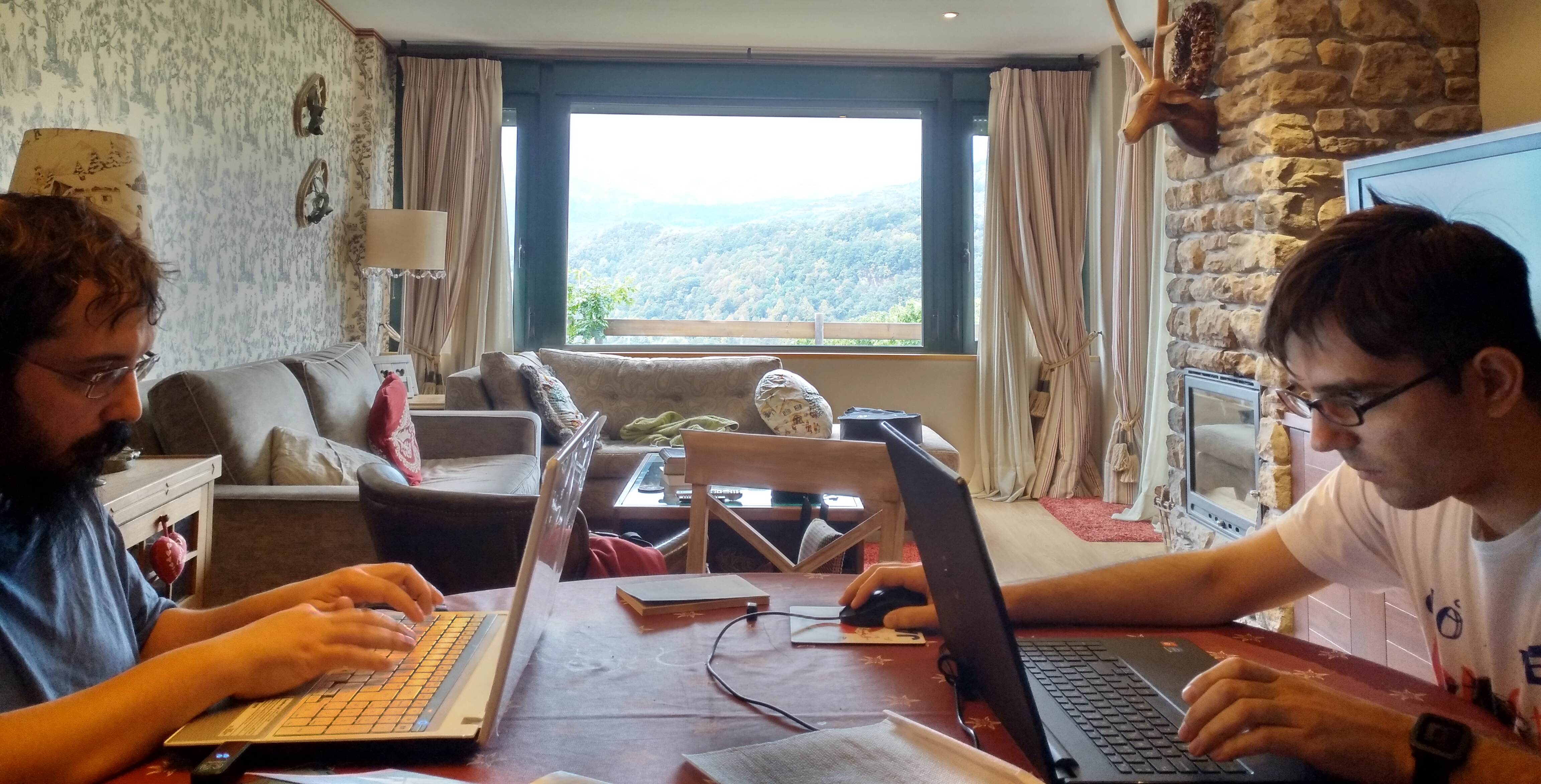 El equipo de Hipérbola Janus en plena faena