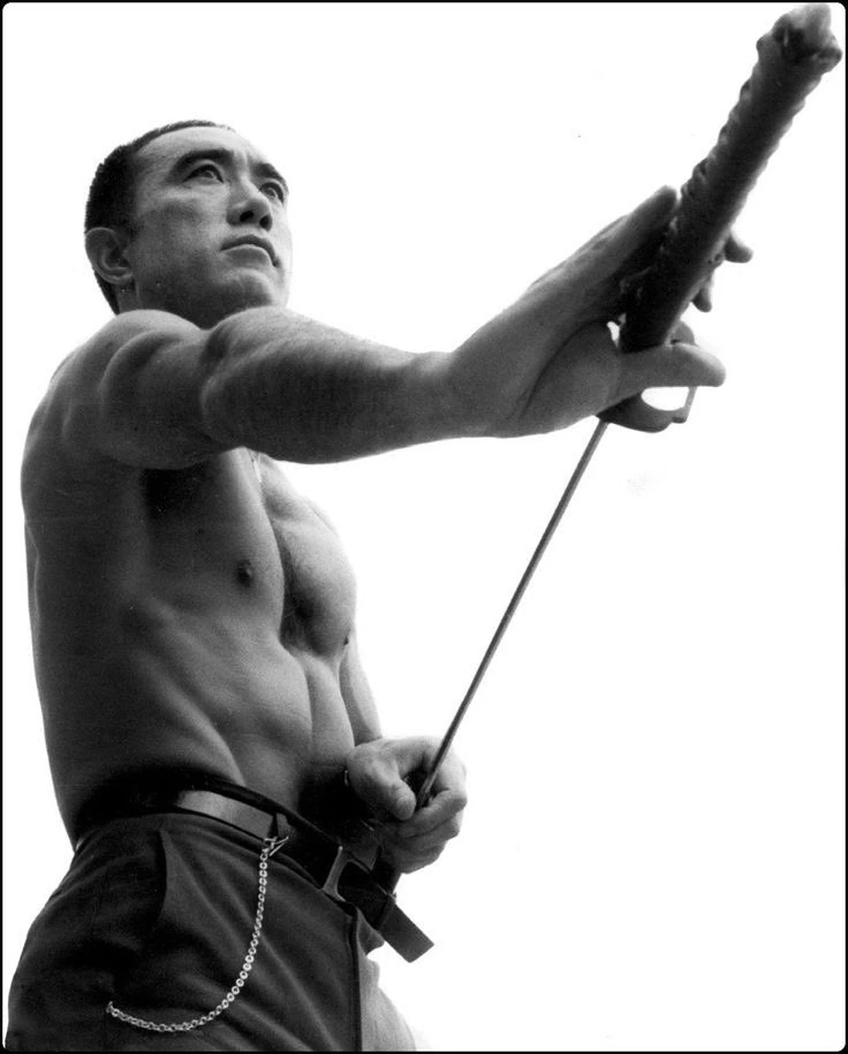 Yukio Mishima, una de las figuras más fascinantes del siglo XX, y digno representante de la vía de la acción heroica.