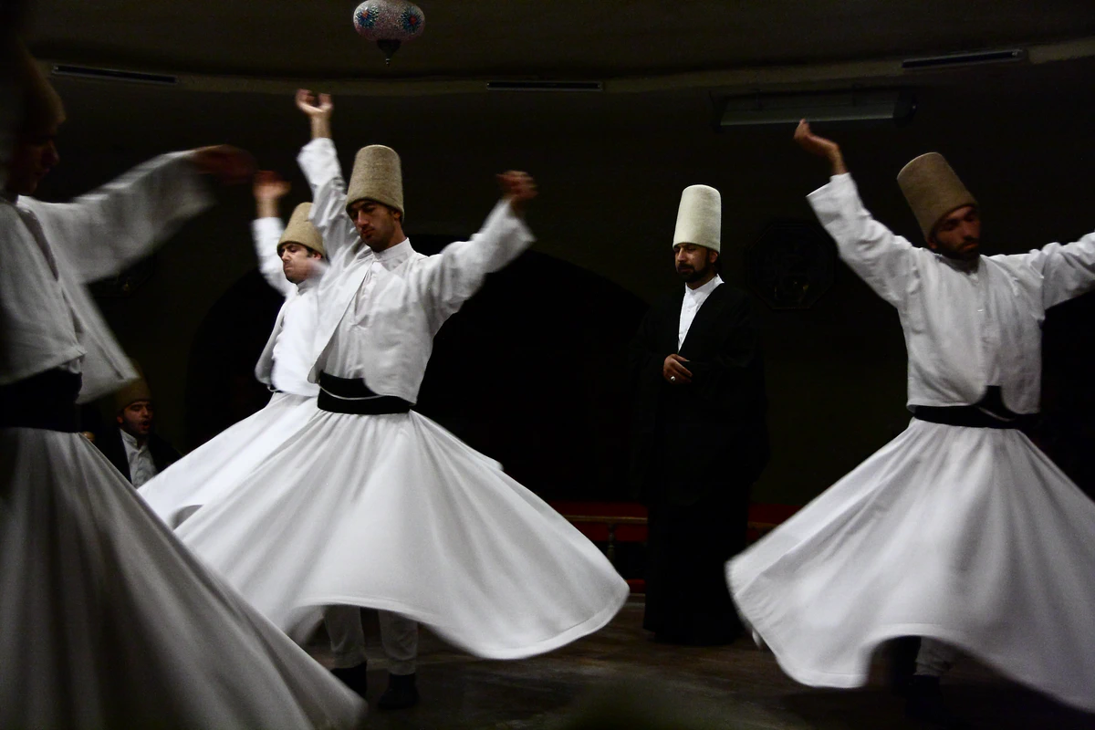 La danza sufí de los Derviches Turcos