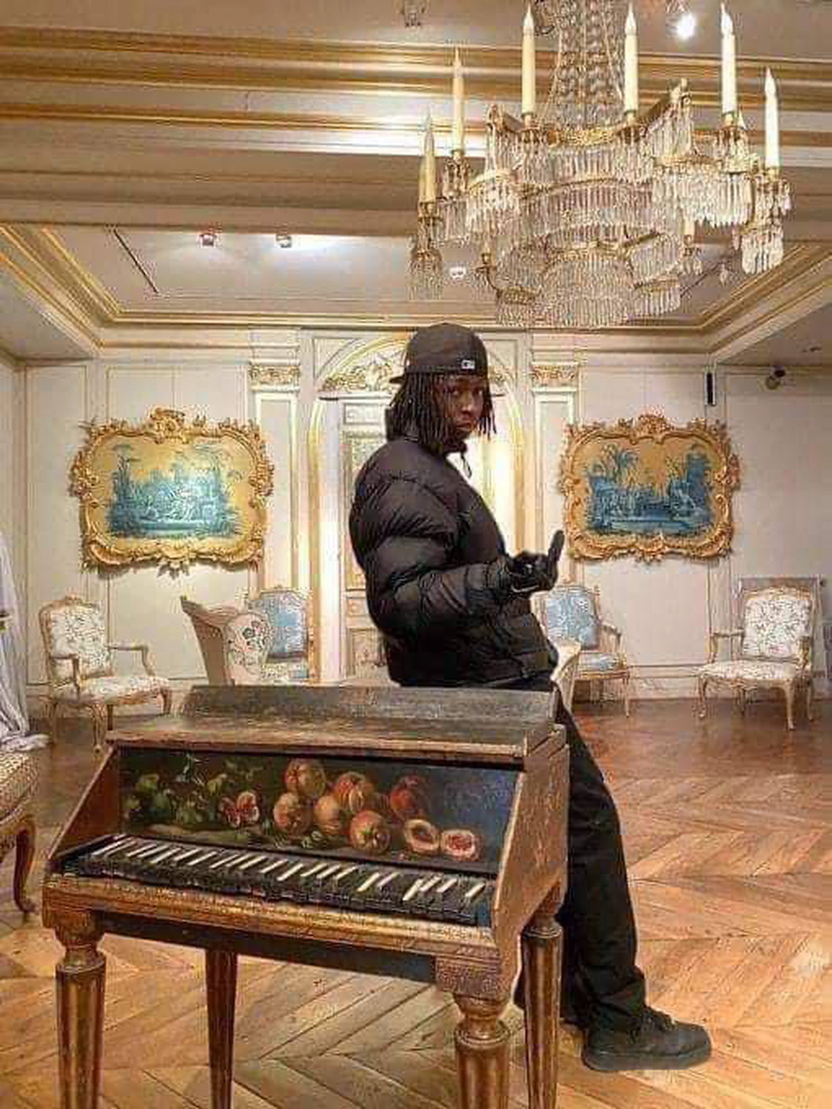 «No tratarán de comprender. Estarán cansados, tendrán frío, harán fuego con su hermosa puerta de roble. Llenarán de caca su terraza y se secarán las manos con los libros de su biblioteca. Escupirán su vino. Comerán con los dedos en los bonitos recipientes de estaño que cuelgan de su pared. Sentados en cuclillas, contemplarán cómo arden sus sillones. Se harán atavíos con los bordados de sus sábanas». — El campamento de los Santos, Jean Raspail (1973)