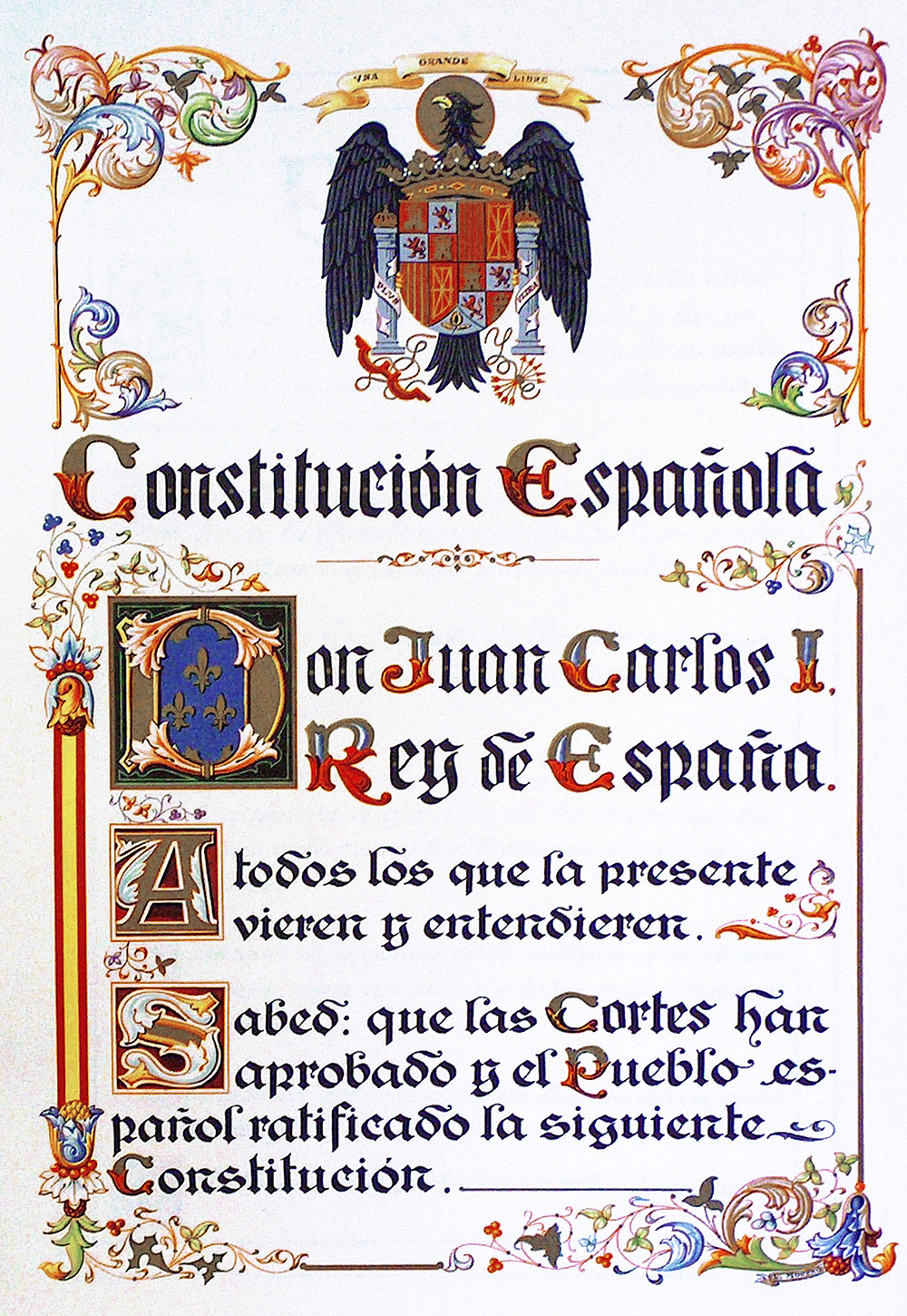 El rey de España, Juan Carlos I, en las Cortes firmando la Constitución recién aprobada un 27 de diciembre de 1978.