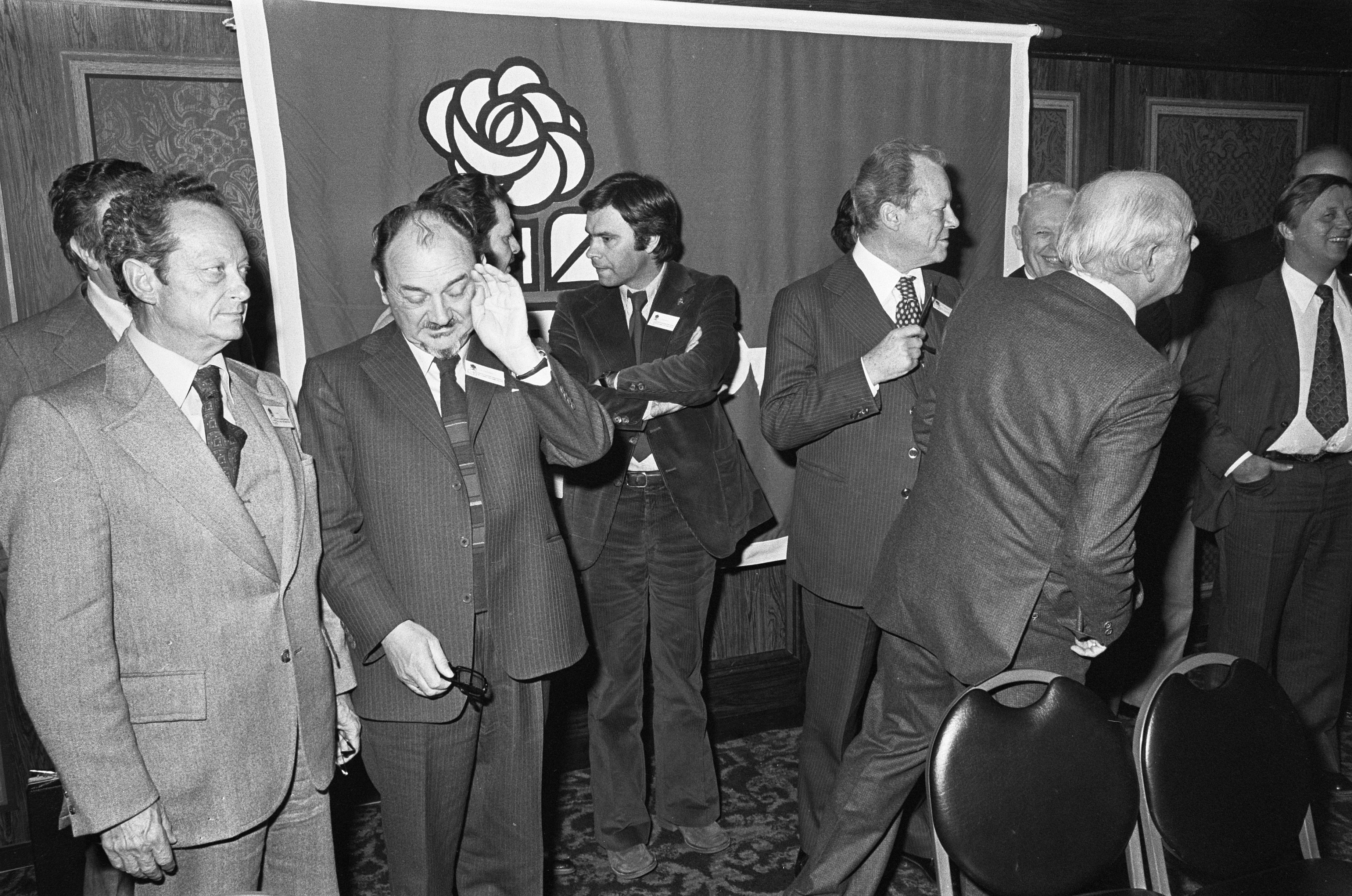 Willy Brandt y Felipe González durante uno de sus encuentros en los actos de la Internacional Socialista.