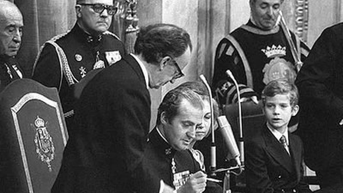 La democracia liberal y el agónico y destructivo Régimen del 78