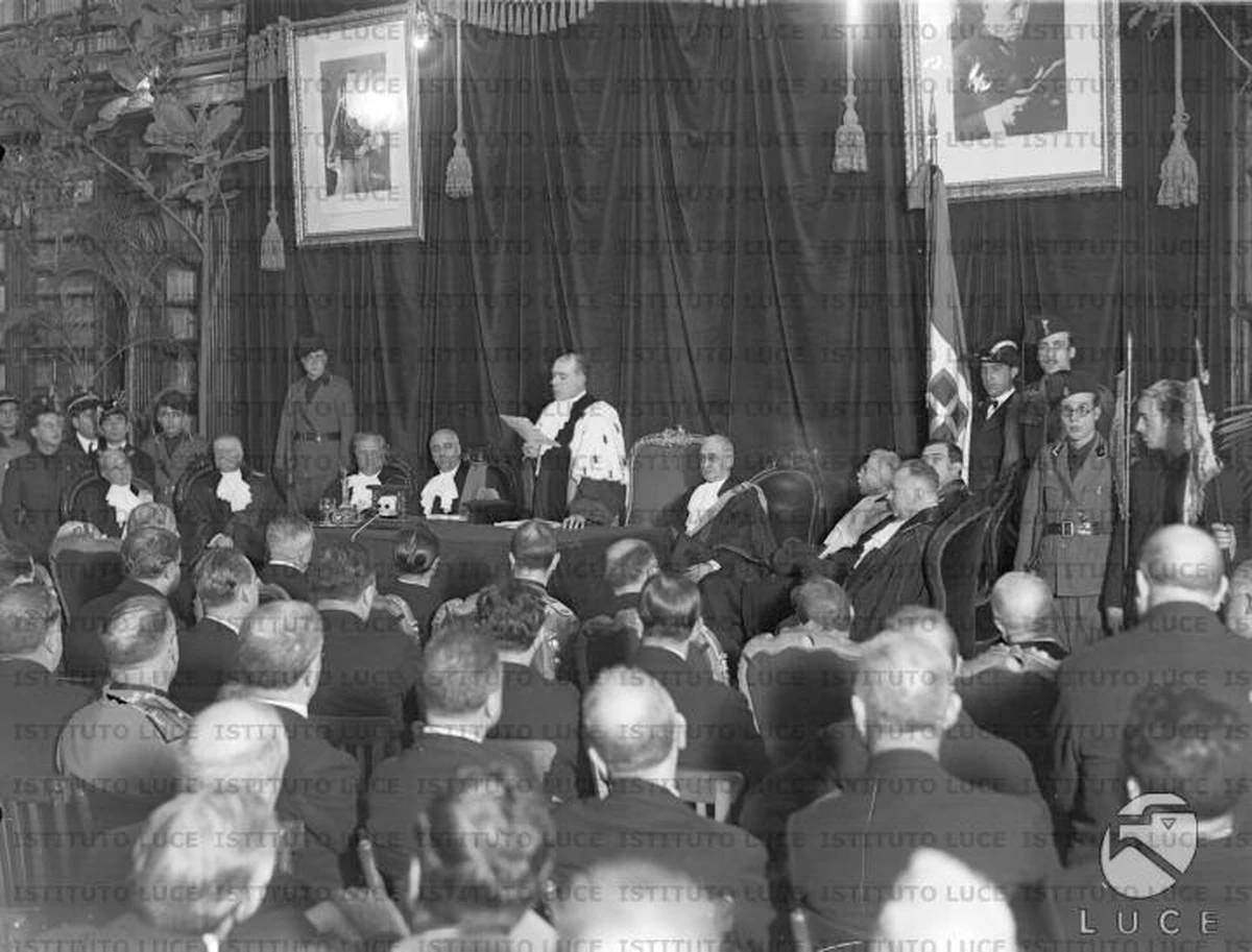 Inauguración del año académico en la Universidad de La Sapienza el 13 de noviembre de 1931 por el rector Pietro de Francisci.