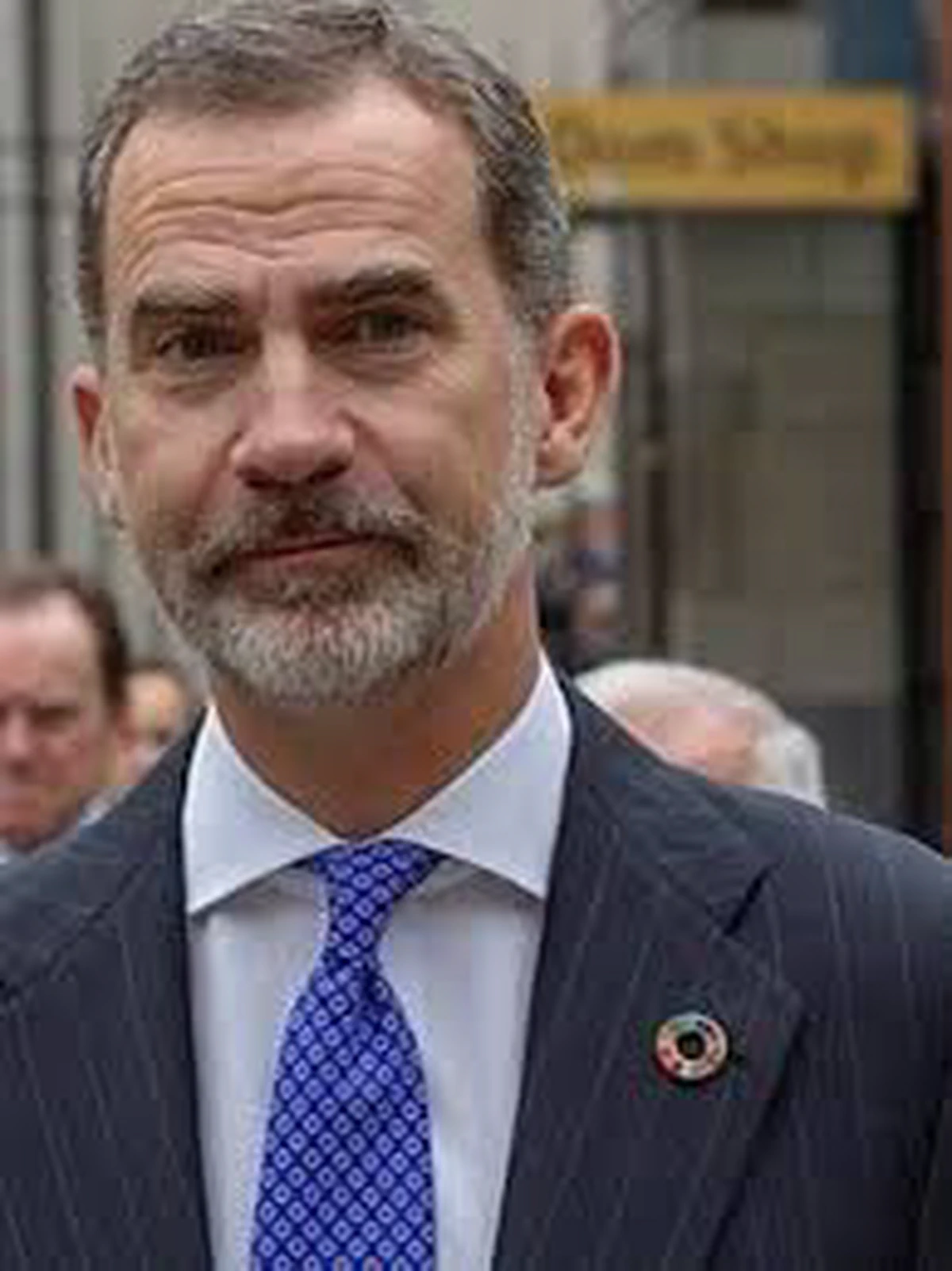 El rey Felipe VI con el pin de la Agenda 2030 en la solapa, demostrando la consabida connivencia de las autoridades con el siniestro proyecto poshumanista y global propuesto desde Davos.