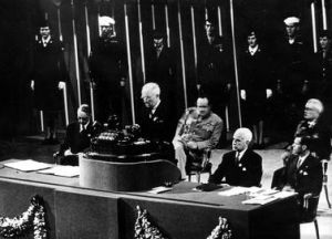 La ONU es la expresión del orden liberal globalizado, que internacionaliza y moraliza los «inmortales principios de 1789» a través de la ideología de los derechos humanos, planteada como una evolución de la concebida durante la Revolución Francesa. Inaugura un nuevo tipo de legitimidad política basada en abstracciones universales y define formas de legitimidad en función de una norma moral, de origen liberal, que deslegitima todo derecho natural, evolución histórica o particularismo.