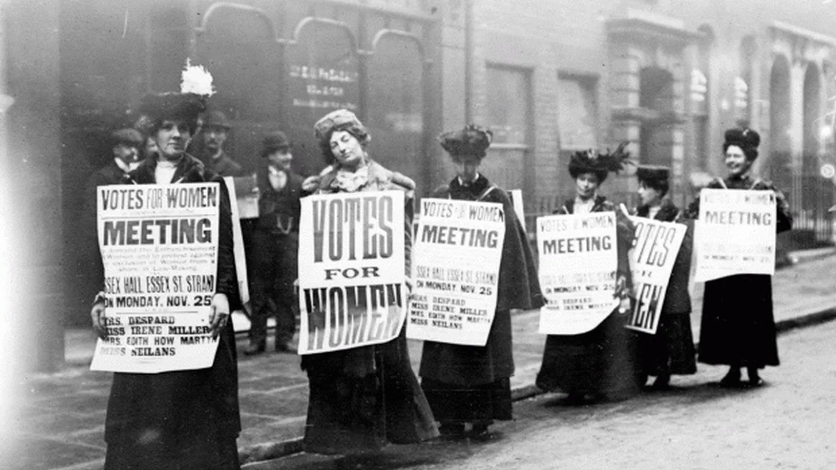 Cover image for La naturaleza femenina y los roles sexuales en el mundo moderno