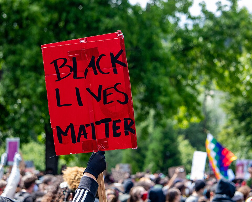 Marcha del Black Lives Matter, movimiento financiado por George Soros, en Estados Unidos por un pretendido caso de «racismo».