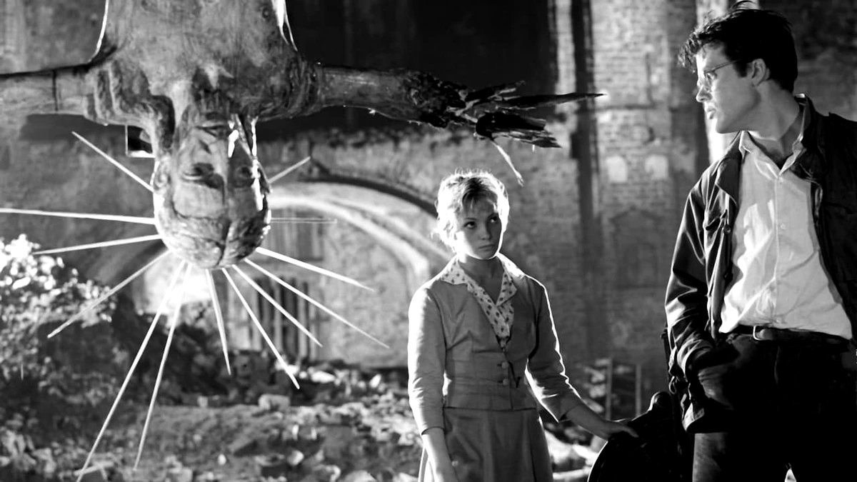 Maciek y Krystina en una iglesia en ruinas